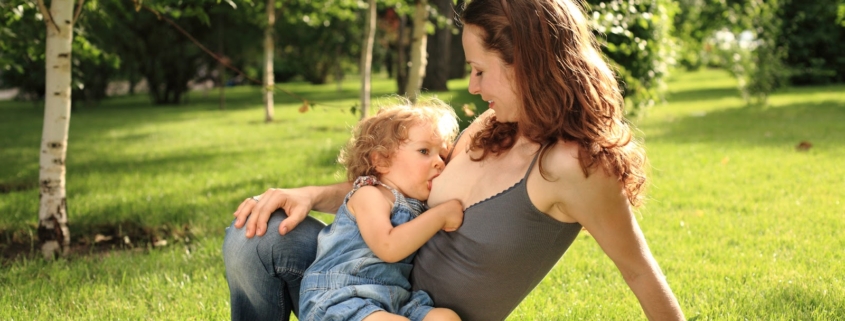 lactancia-materna-verano-vacaciones-consejos-babys-bebe