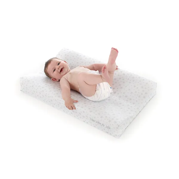 Cambiador Jané Cambiador de espuma Jané, podrás cambiar a tu bebé de la manera más cómoda para él sobre cualquier superficie. Tejido plastificado PVC libre de colorantes y pH talatos Fácil de lavar con un paño húmedo Medidas: 80 x 50 x 9.5 cm