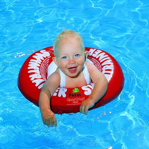 Flotador Swimtrainer Freds Academy El  flotador Swimtrainer de Freds Academy está especialmente diseñado para bebés que ayuda a que aprendan a nadar de forma segura y cómoda. Este producto es ideal para bebés a partir de los 3 meses de edad y hasta los 4 años (entre 6 y 18 kg).